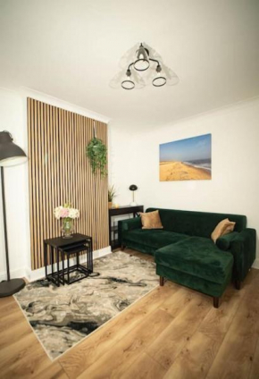 Spacious - Sleeps 5 - Garden - Close To Sea